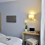 Eugénie 3*